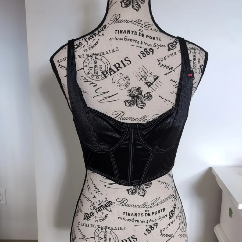LA SENZA | Women's Black Mirrored Satin Unlined Underwire Bra Top - Picture 4 of 8